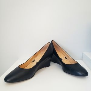 Adrienne Vittadini Rosie Wedge Black, Size 7.5